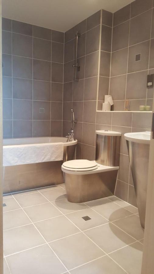 Sky Night Serviced Apartments Кардифф Экстерьер фото