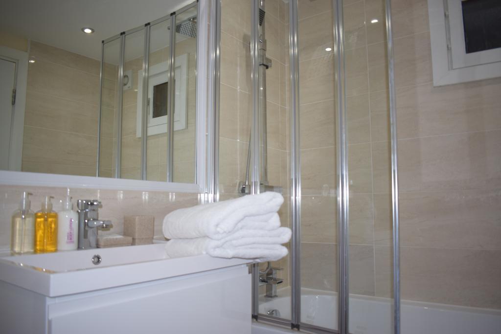 Sky Night Serviced Apartments Кардифф Экстерьер фото