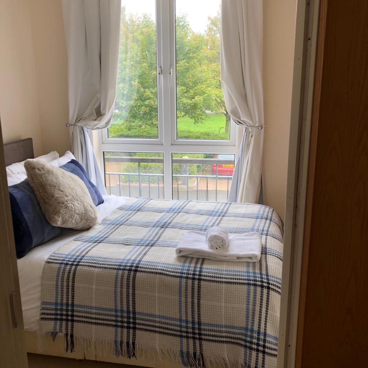 Sky Night Serviced Apartments Кардифф Экстерьер фото